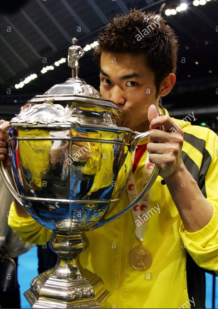 world-number-one-lin-dan-of-china-kisses-the-thomas-cup-trophy-after-GWYY3A